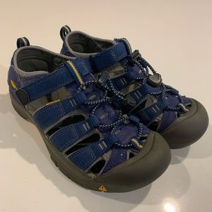 Keens Sandals in great condition and ready for their next adventure!